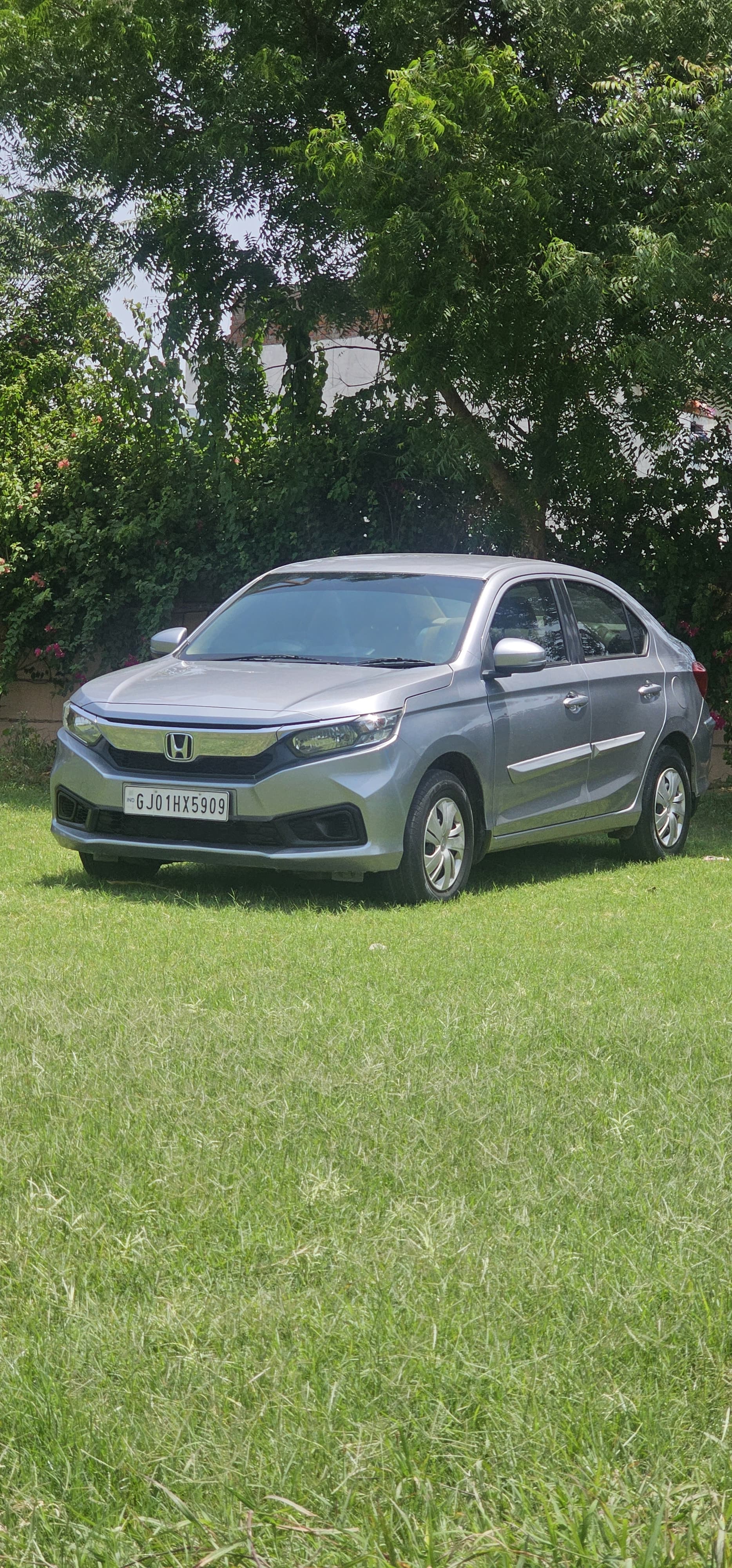 Car HONDA AMAZE 1